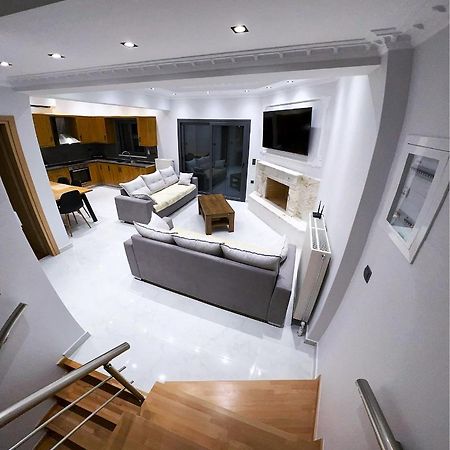 Kontis' Deluxe Furnished Apartment ルートラキ エクステリア 写真
