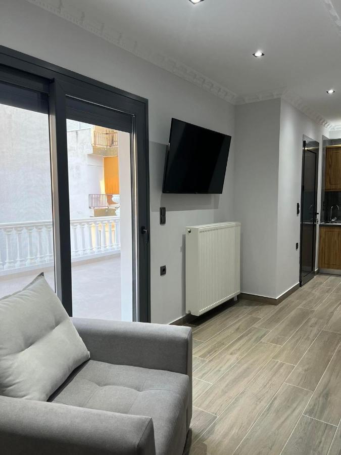 Kontis' Deluxe Furnished Apartment ルートラキ エクステリア 写真