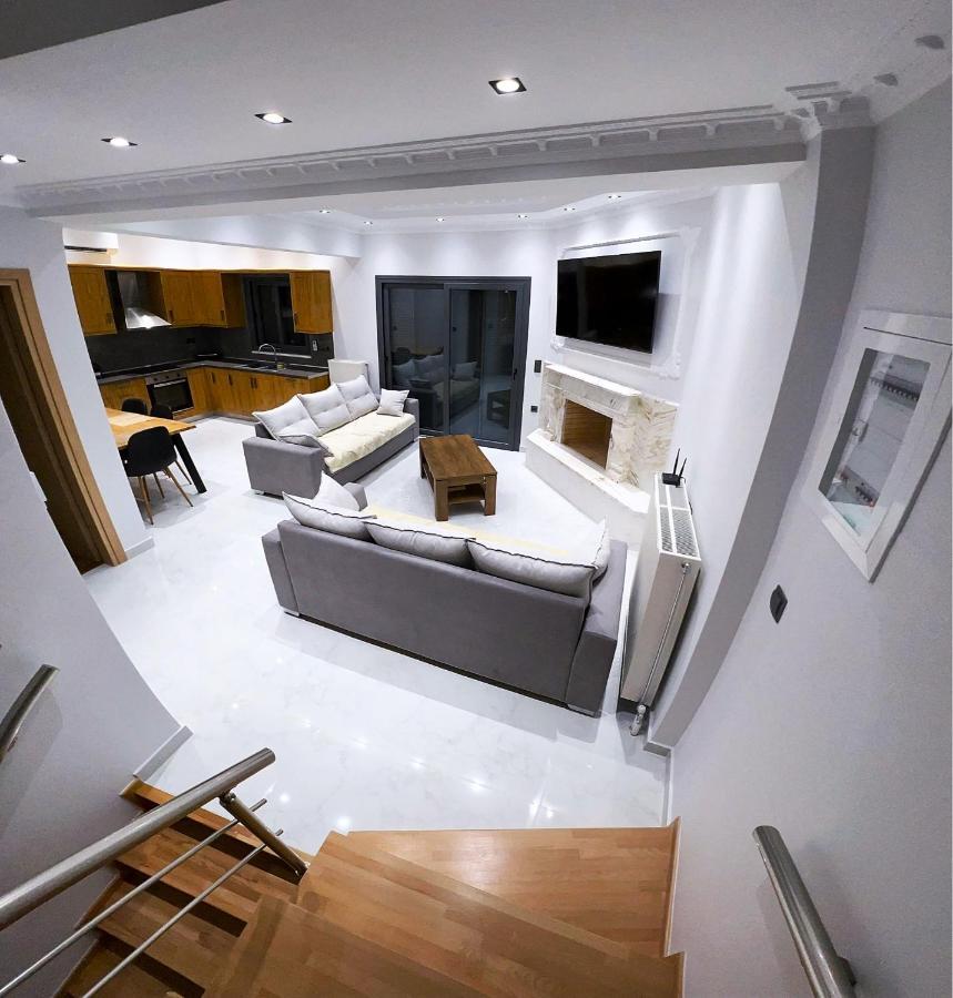 Kontis' Deluxe Furnished Apartment ルートラキ エクステリア 写真