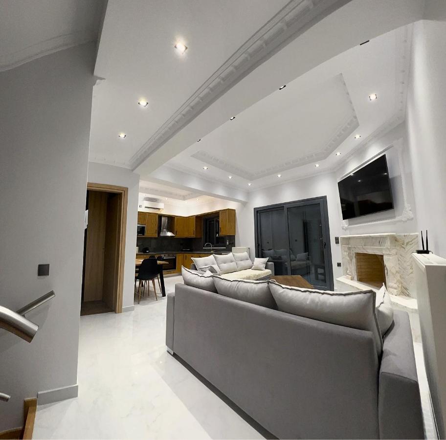 Kontis' Deluxe Furnished Apartment ルートラキ エクステリア 写真