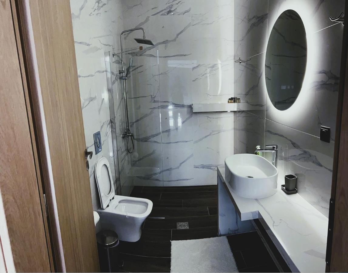 Kontis' Deluxe Furnished Apartment ルートラキ エクステリア 写真