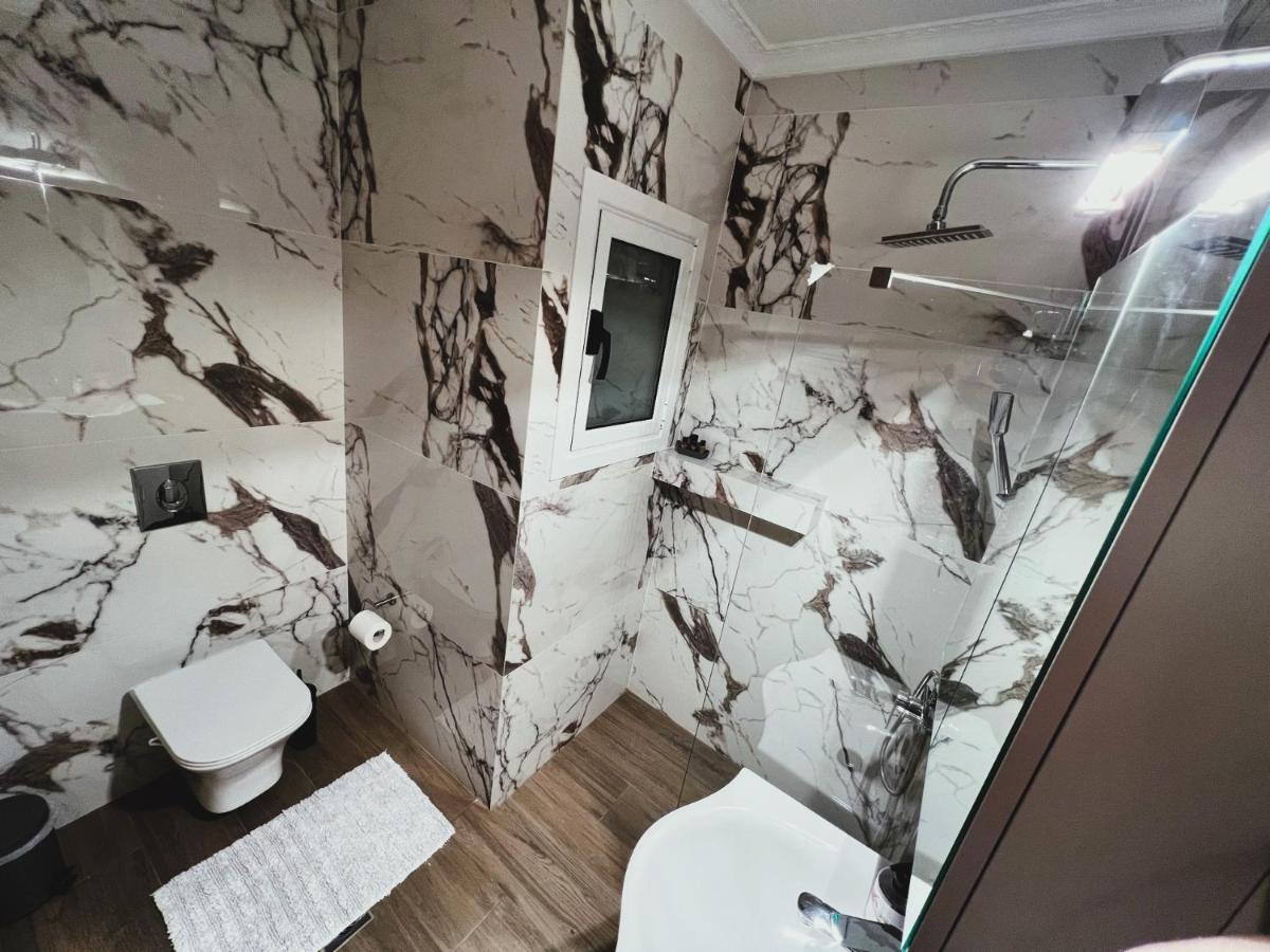 Kontis' Deluxe Furnished Apartment ルートラキ エクステリア 写真