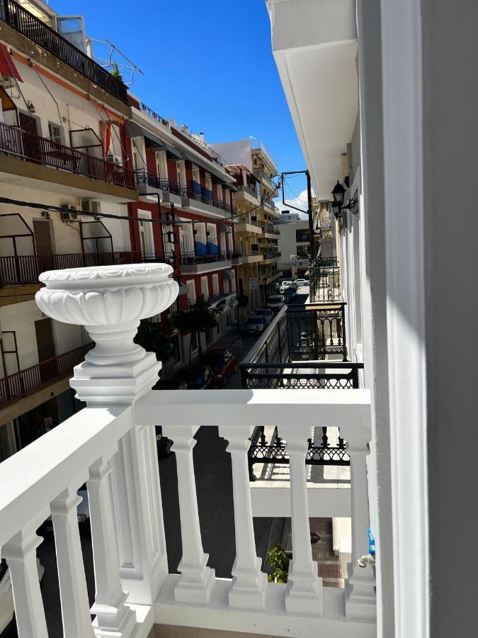 Kontis' Deluxe Furnished Apartment ルートラキ エクステリア 写真