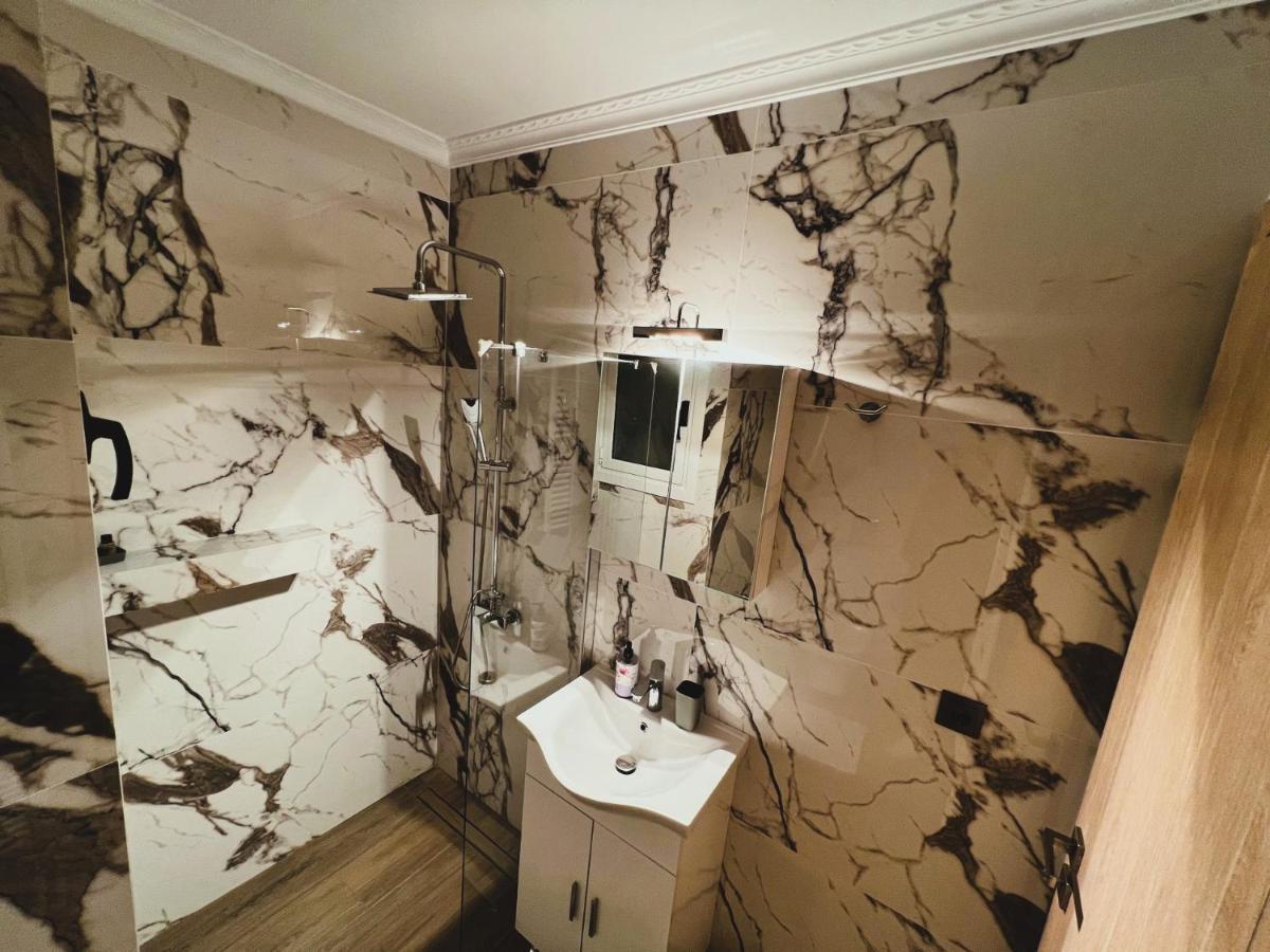 Kontis' Deluxe Furnished Apartment ルートラキ エクステリア 写真