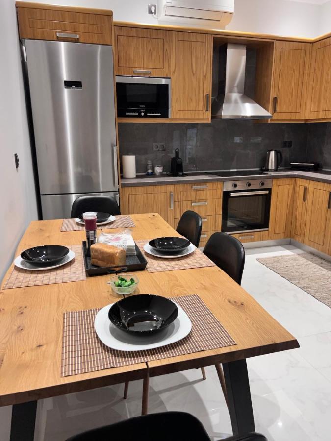 Kontis' Deluxe Furnished Apartment ルートラキ エクステリア 写真