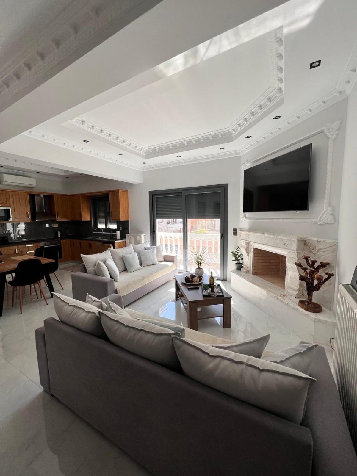 Kontis' Deluxe Furnished Apartment ルートラキ エクステリア 写真