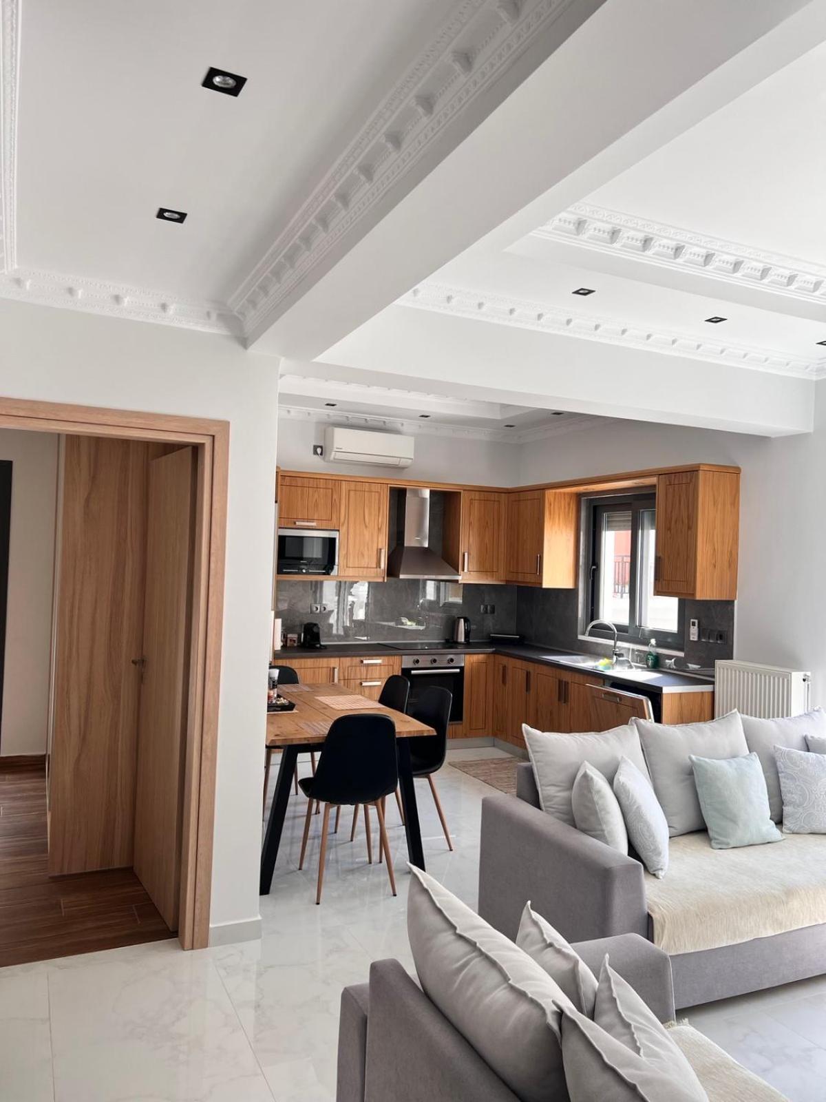Kontis' Deluxe Furnished Apartment ルートラキ エクステリア 写真