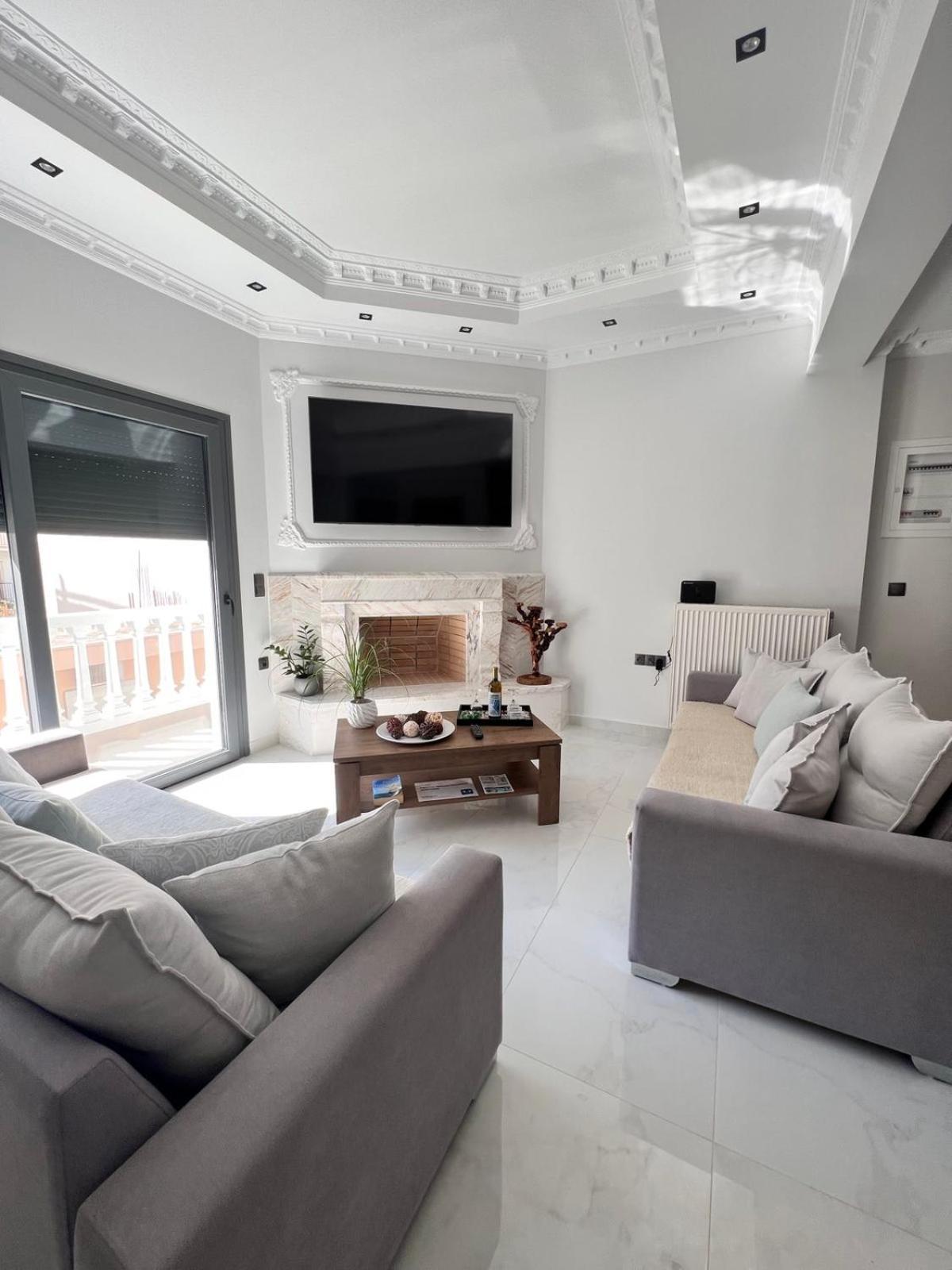 Kontis' Deluxe Furnished Apartment ルートラキ エクステリア 写真