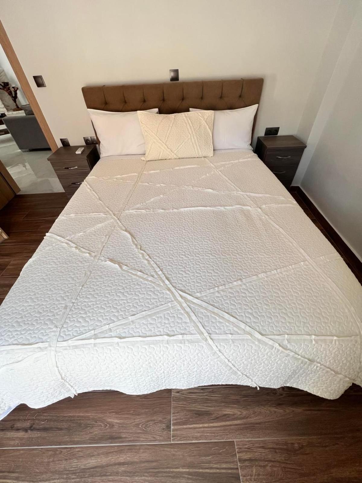 Kontis' Deluxe Furnished Apartment ルートラキ エクステリア 写真