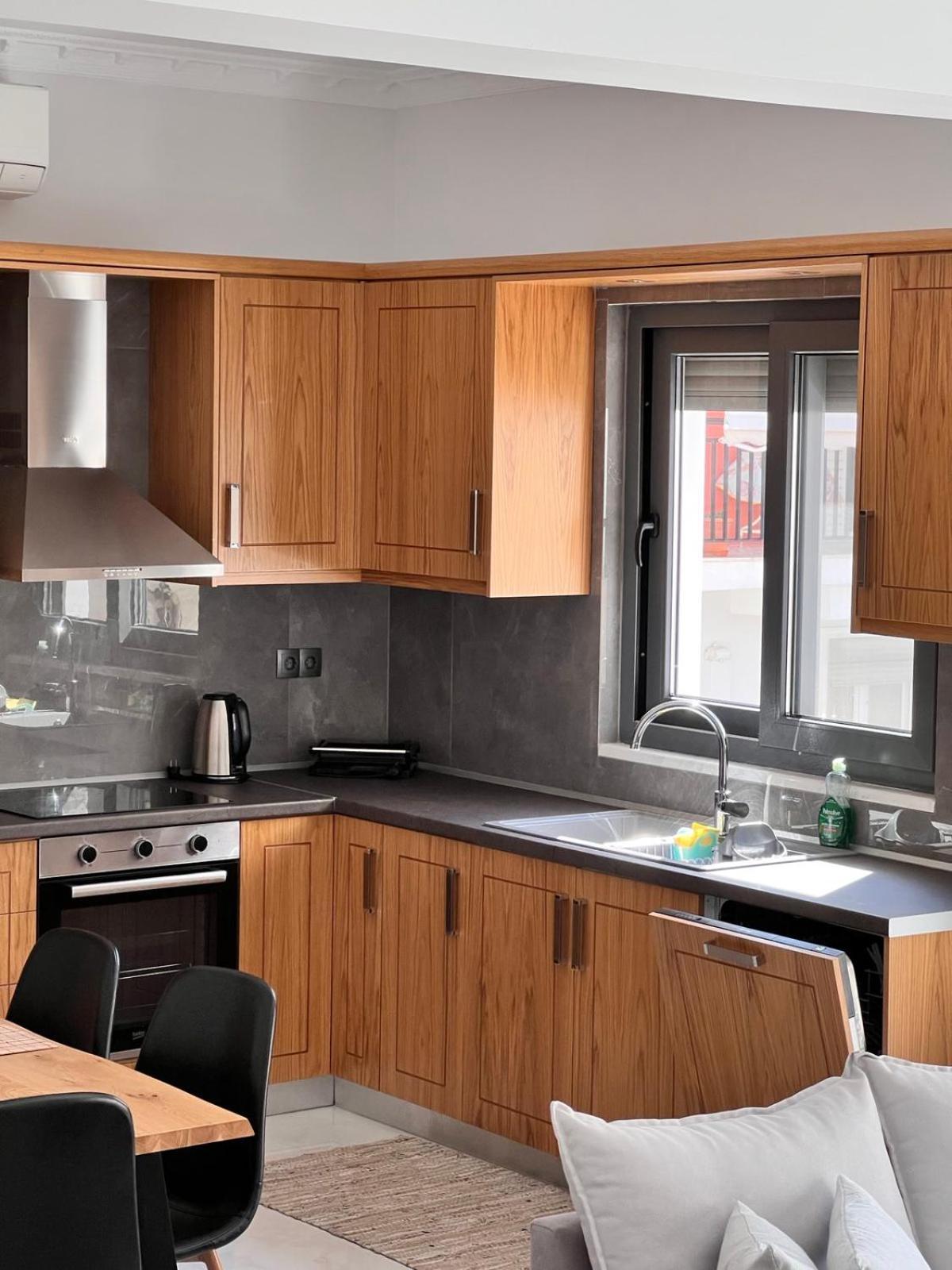 Kontis' Deluxe Furnished Apartment ルートラキ エクステリア 写真