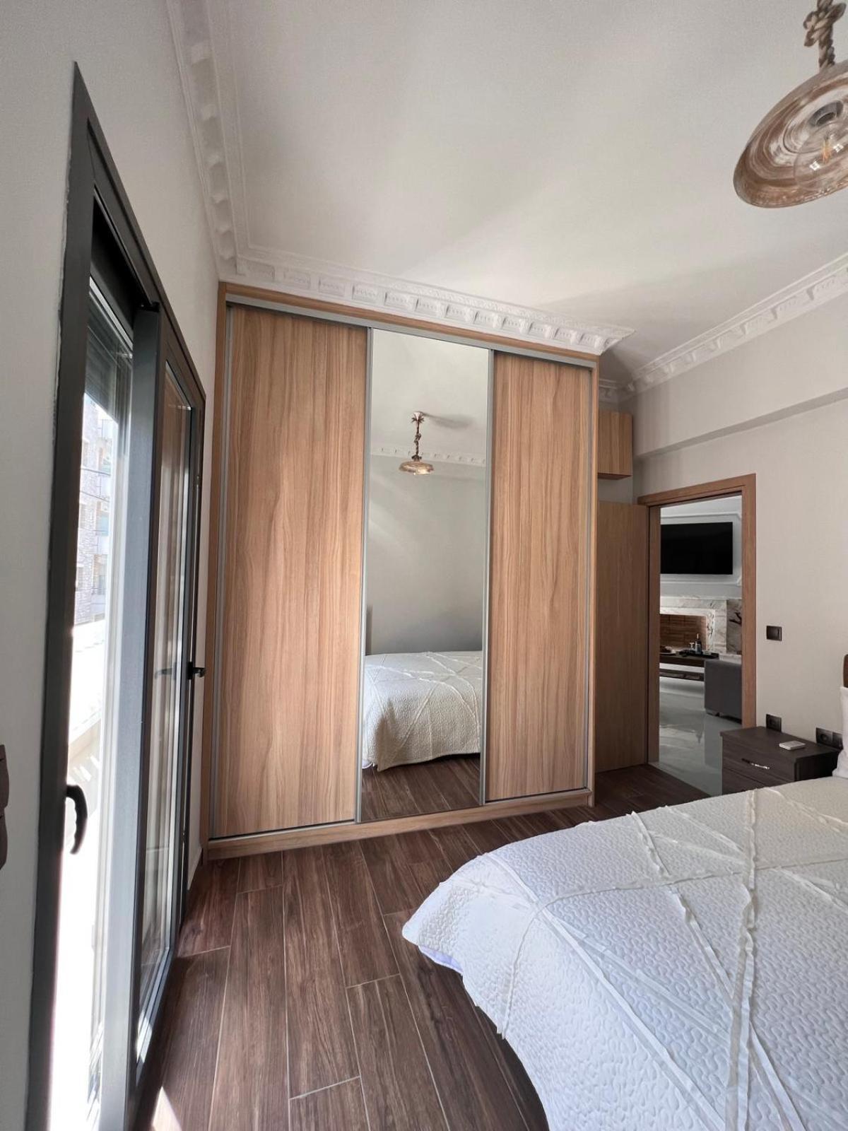 Kontis' Deluxe Furnished Apartment ルートラキ エクステリア 写真