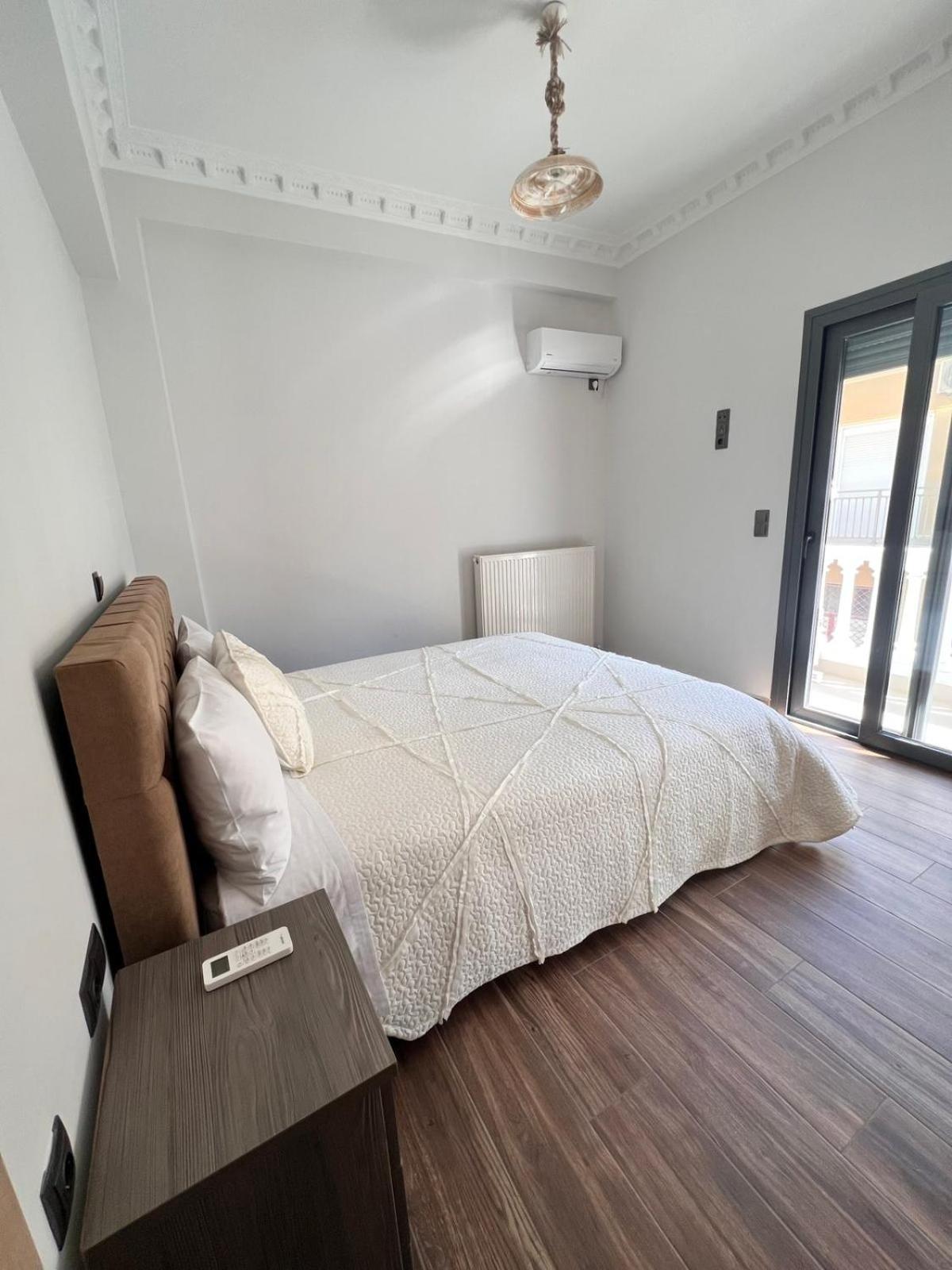 Kontis' Deluxe Furnished Apartment ルートラキ エクステリア 写真