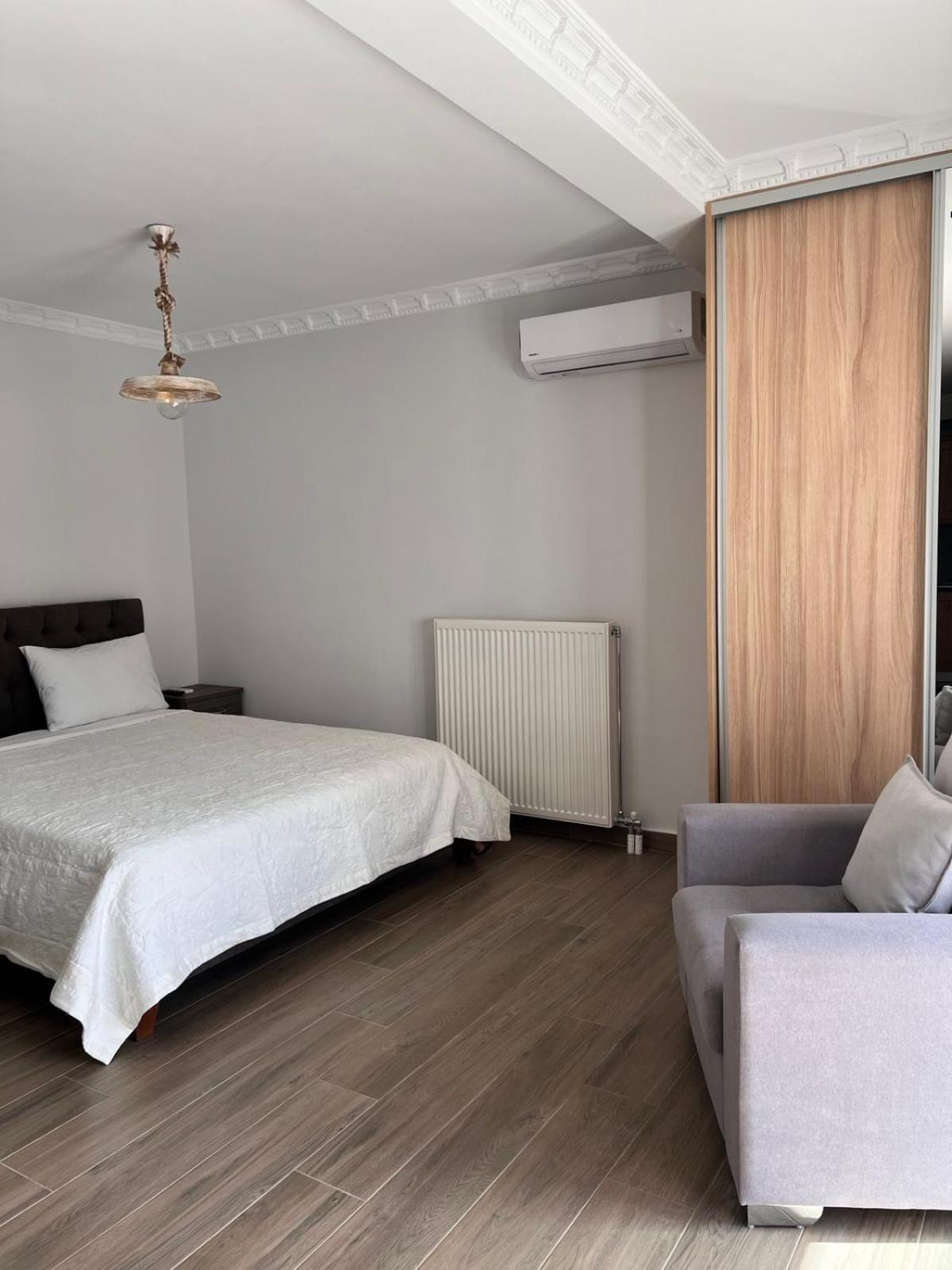 Kontis' Deluxe Furnished Apartment ルートラキ エクステリア 写真