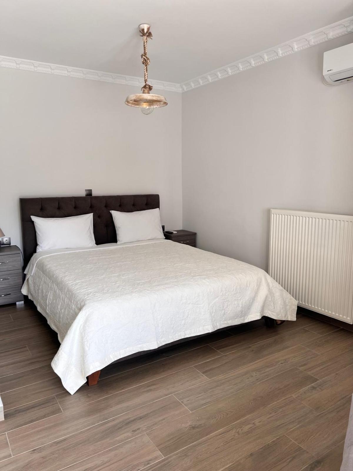 Kontis' Deluxe Furnished Apartment ルートラキ エクステリア 写真
