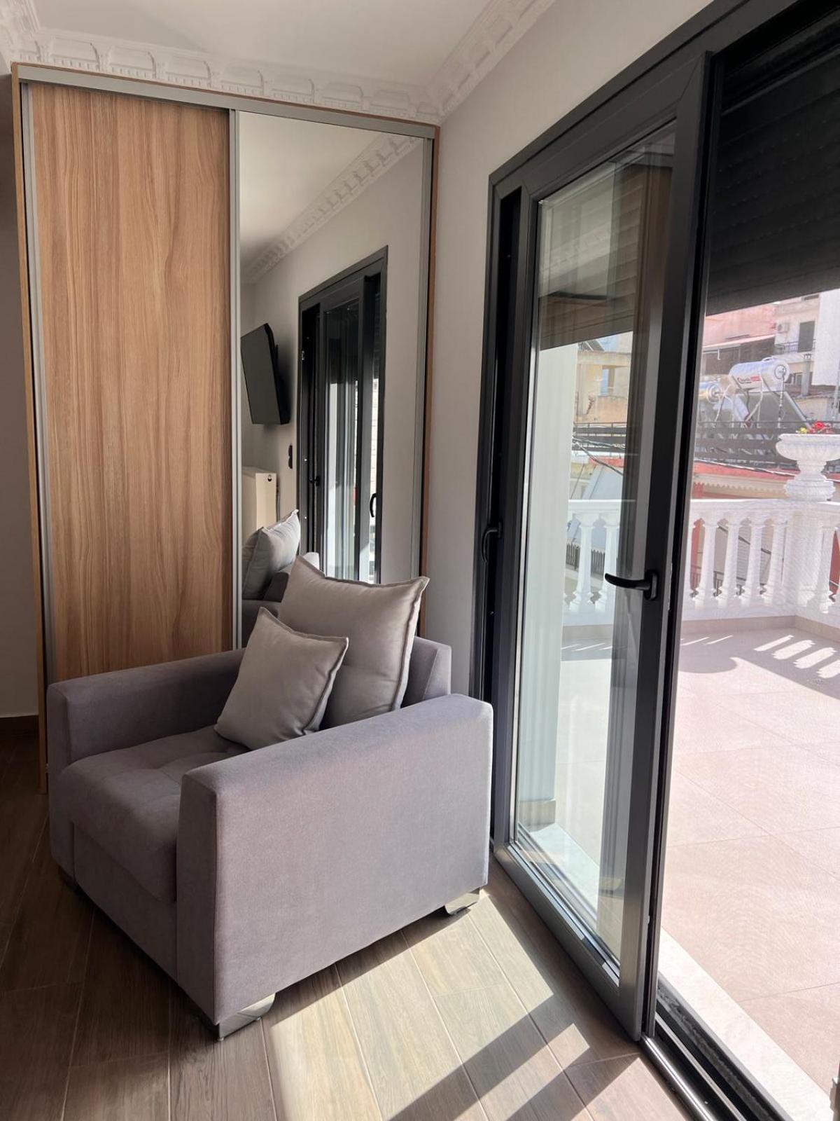 Kontis' Deluxe Furnished Apartment ルートラキ エクステリア 写真