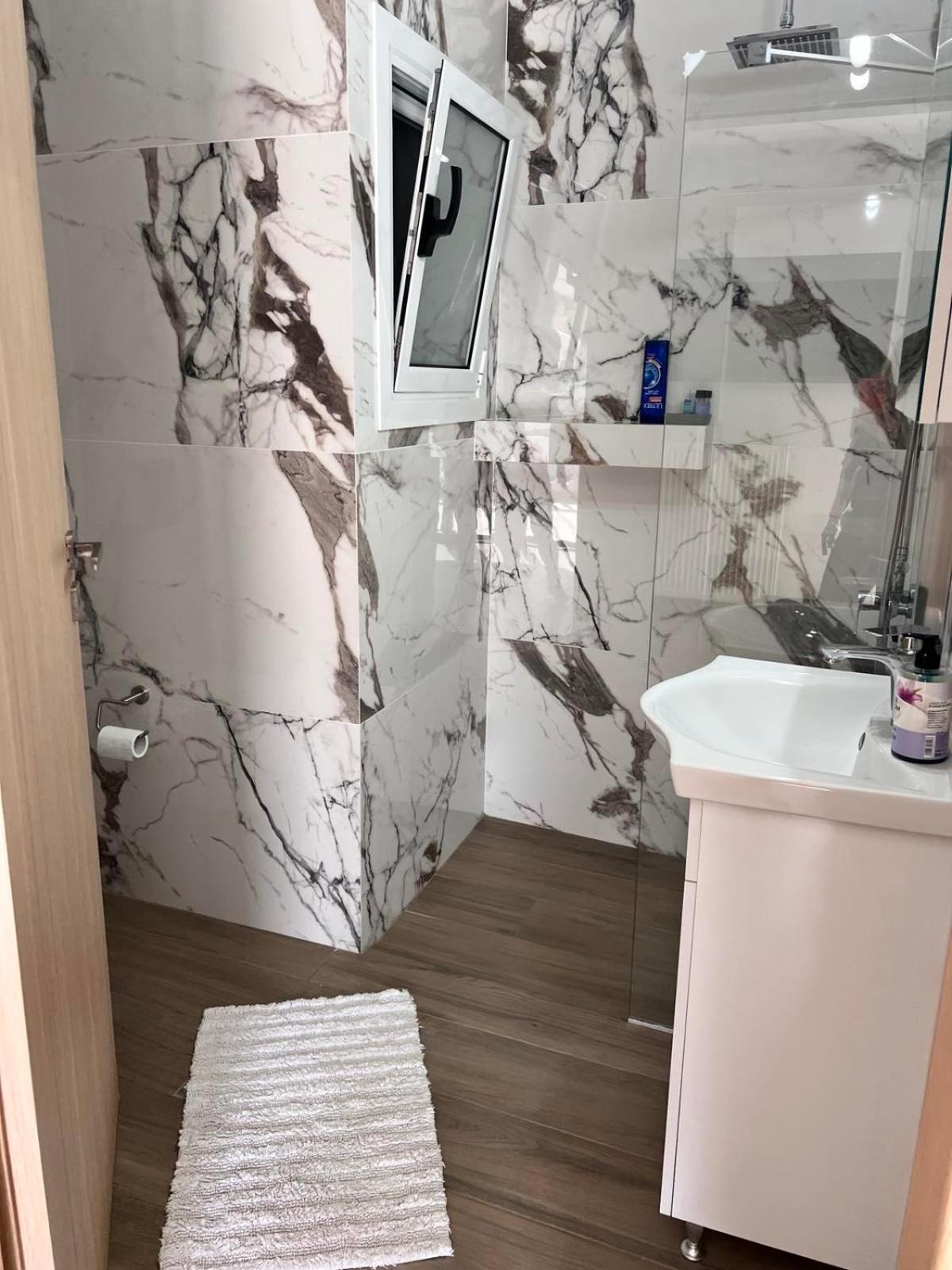 Kontis' Deluxe Furnished Apartment ルートラキ エクステリア 写真