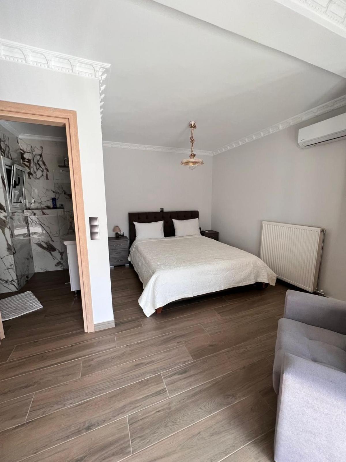 Kontis' Deluxe Furnished Apartment ルートラキ エクステリア 写真