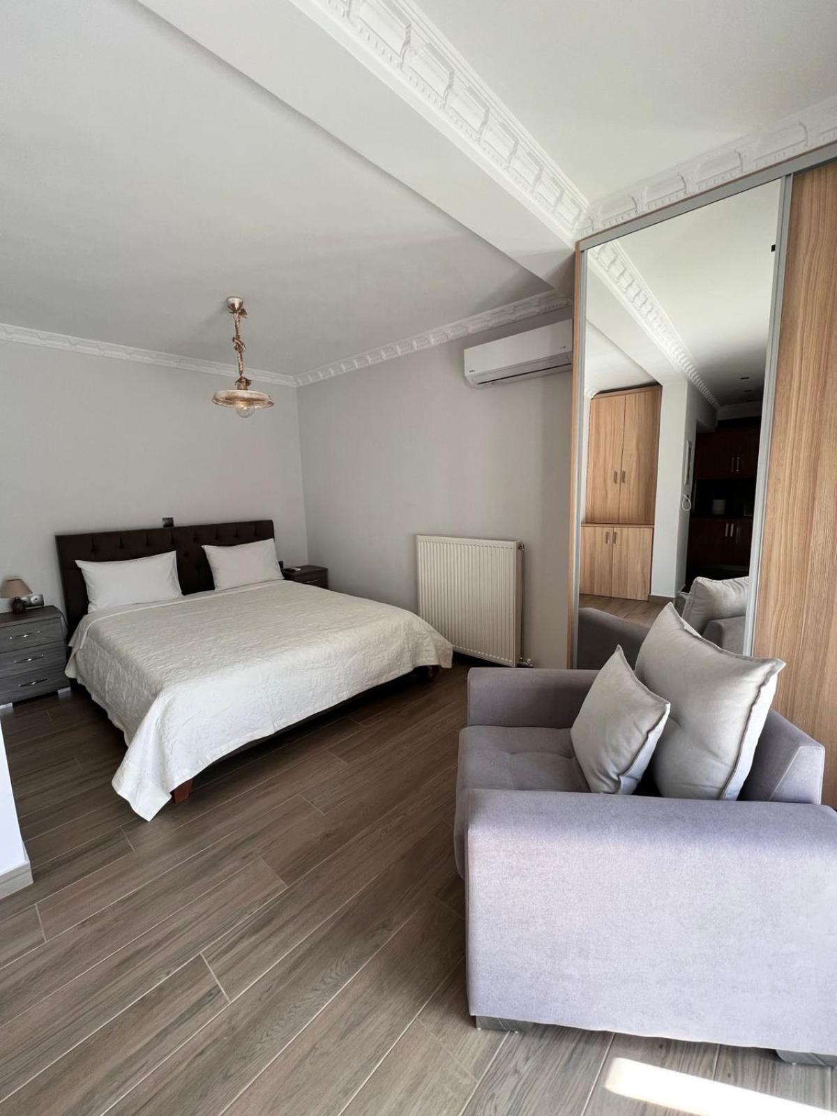 Kontis' Deluxe Furnished Apartment ルートラキ エクステリア 写真