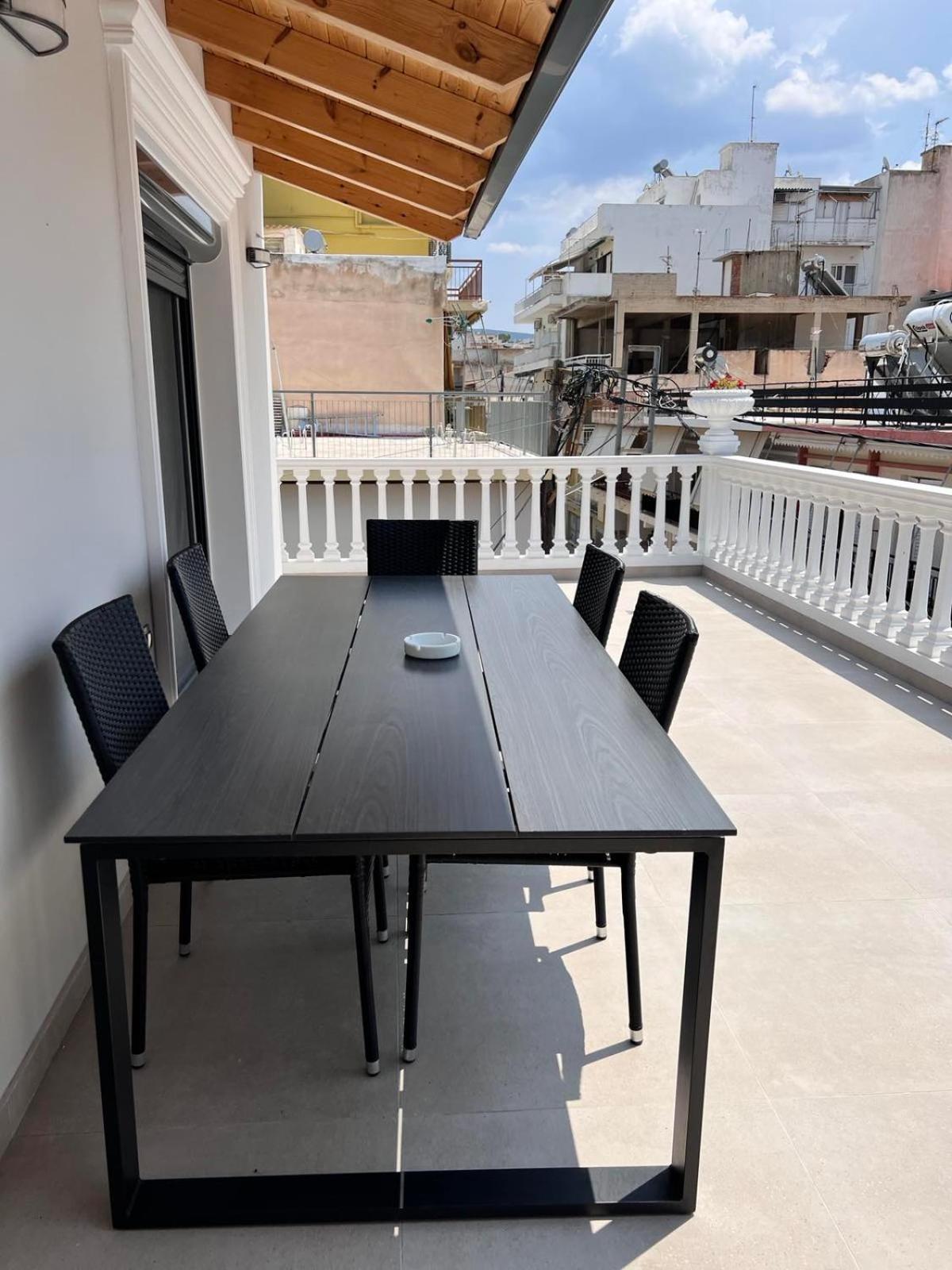Kontis' Deluxe Furnished Apartment ルートラキ エクステリア 写真