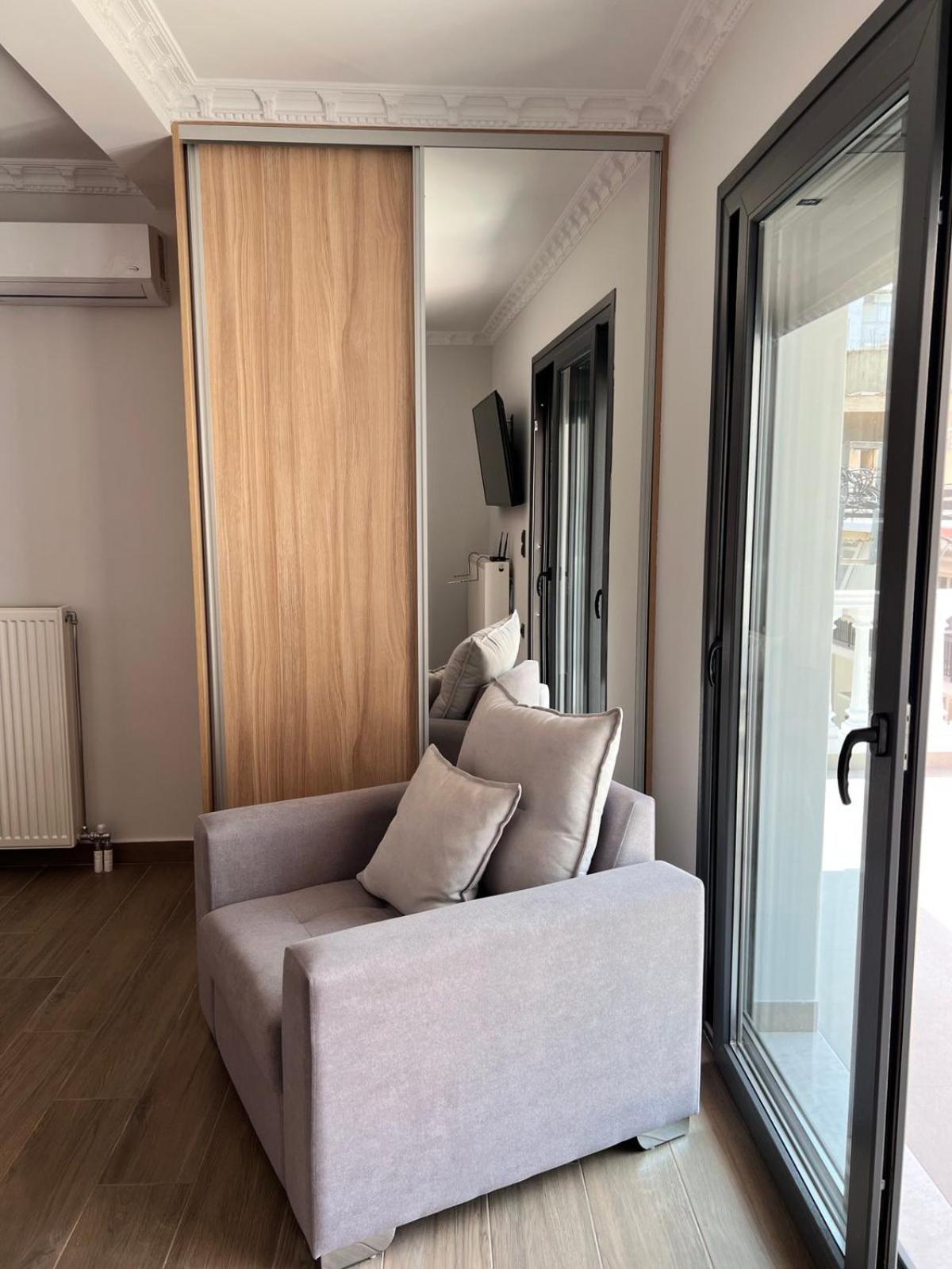 Kontis' Deluxe Furnished Apartment ルートラキ エクステリア 写真
